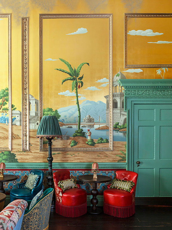 de Gournay Early Views of India, Annabels London, Berkeley Square, members club, Elephant Room, elegance, commercial exceptional installation, deep rich gold gilded, scenic, Papiers Peints Panoramique